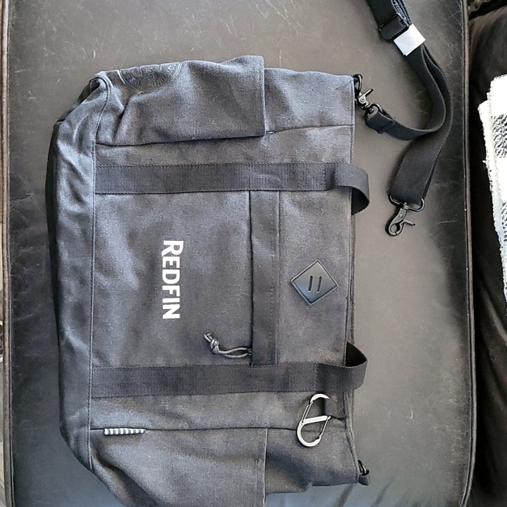 Computer bag with Redfin logo